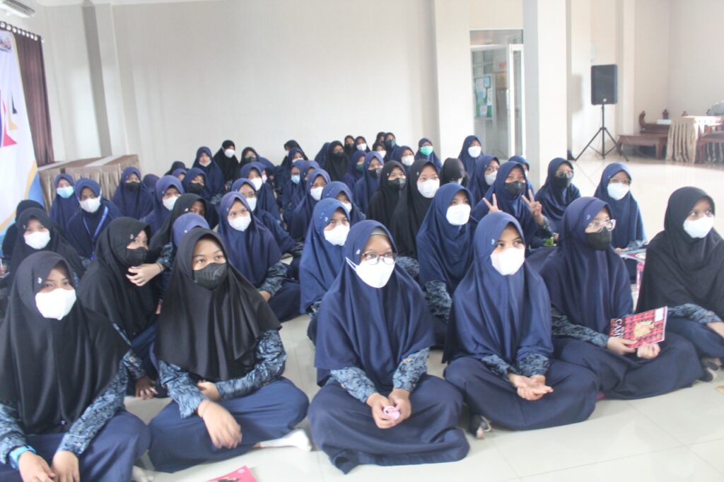 Semarak Nobar Pencerahan Al Islam dan Kemuhammadiyahan di Sekolah Muhammadiyah